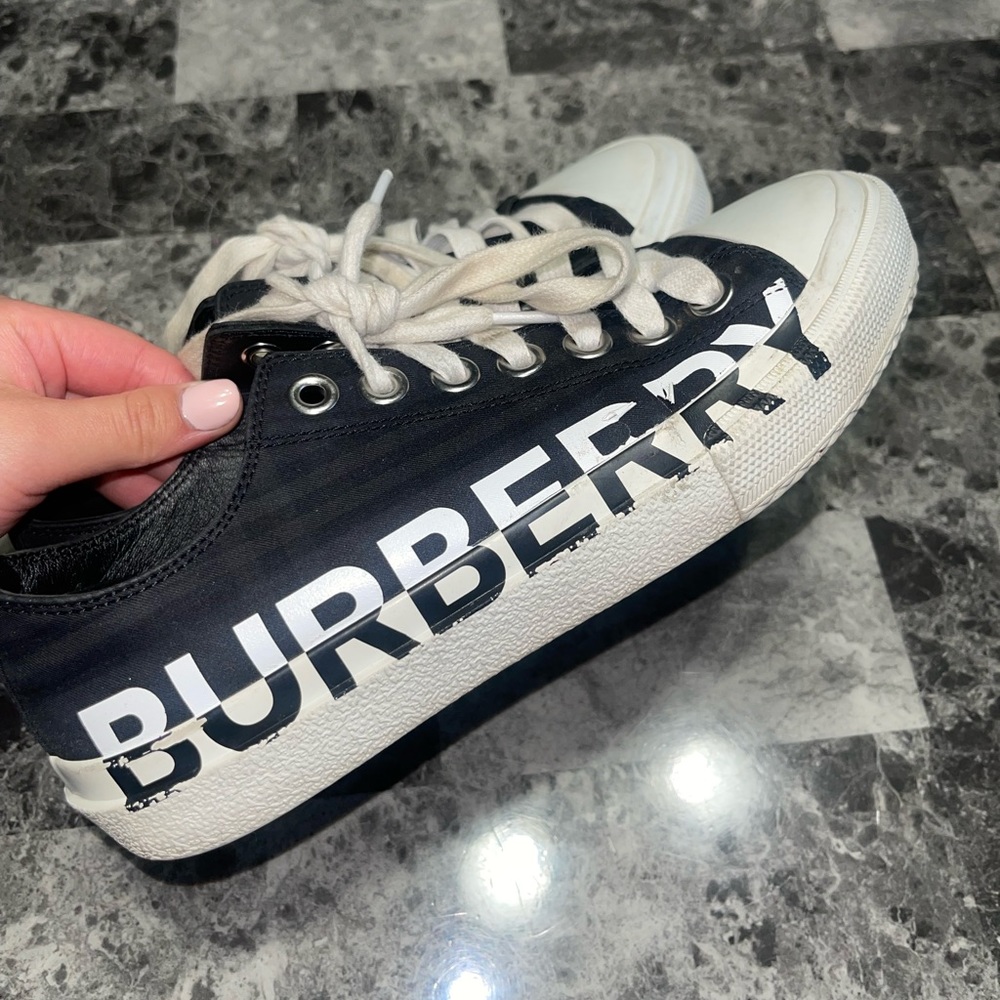 BURBERRY Larkhall Logo Check Sneakers